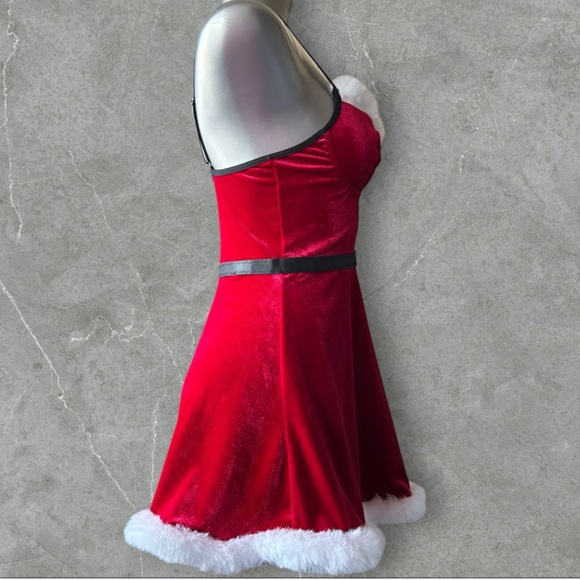 🆕Festive Red Velvet Santa Chemise with White Faux Fur Trim - Picture 8 of 16